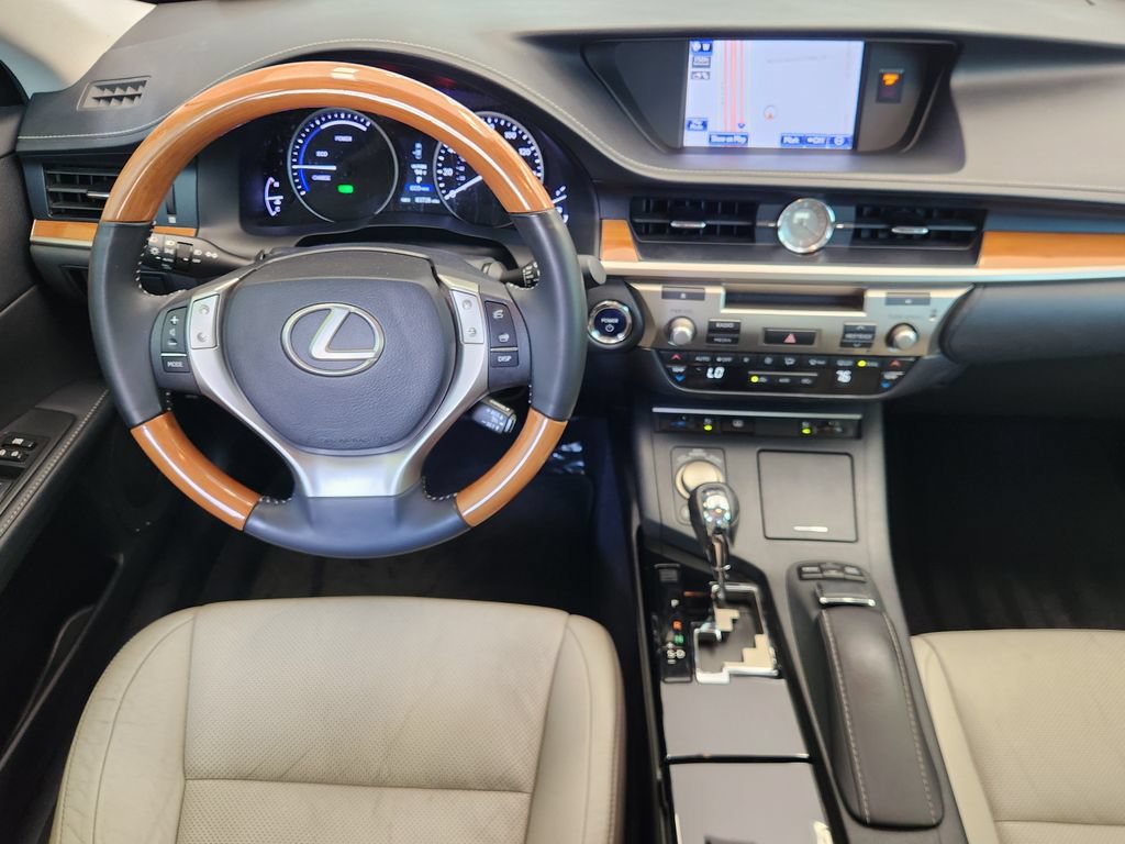 Used 2013 Lexus ES 300h w/ Luxury Pkg FWD image 29
