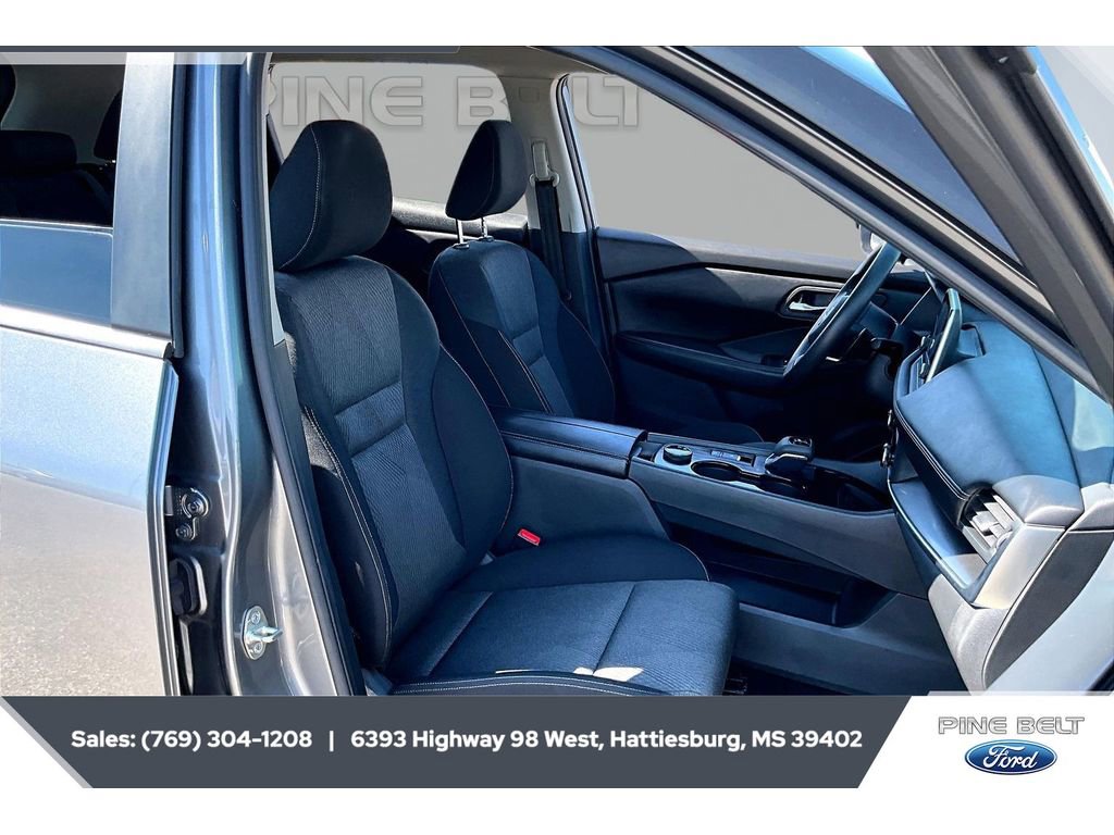 Used 2024 Nissan Rogue SV image 6