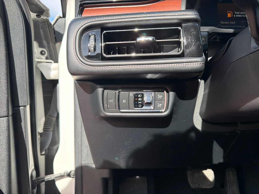 Used 2021 Lincoln Aviator Reserve w/ Equipment Group 201A AWD/4WD image 13