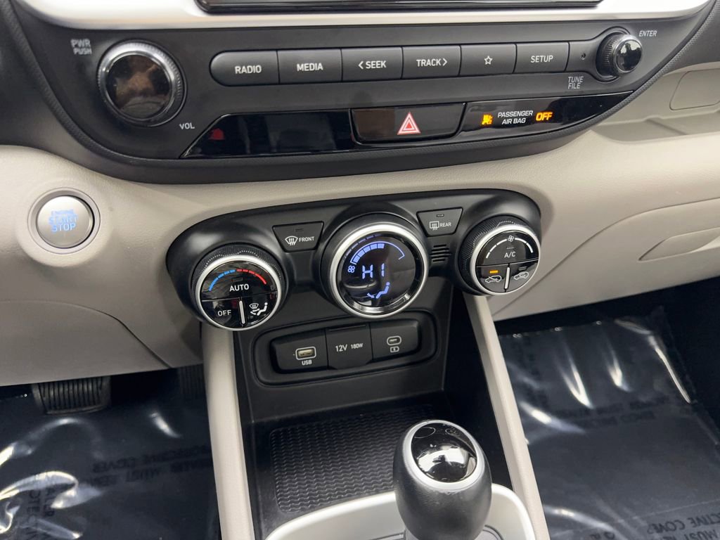Used 2025 Hyundai Venue SEL image 62