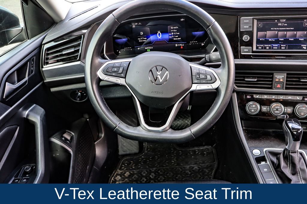 Used 2023 Volkswagen Jetta SE w/ Panoramic Sunroof Package image 19