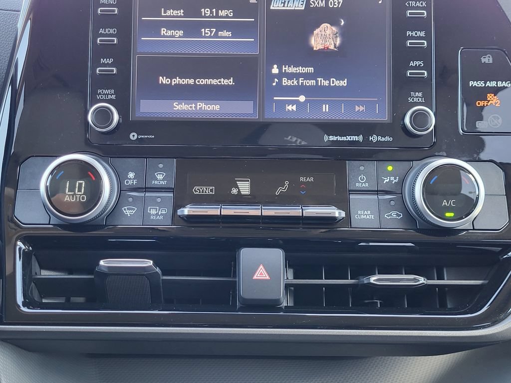 Used 2021 Toyota Highlander LE AWD/4WD image 10