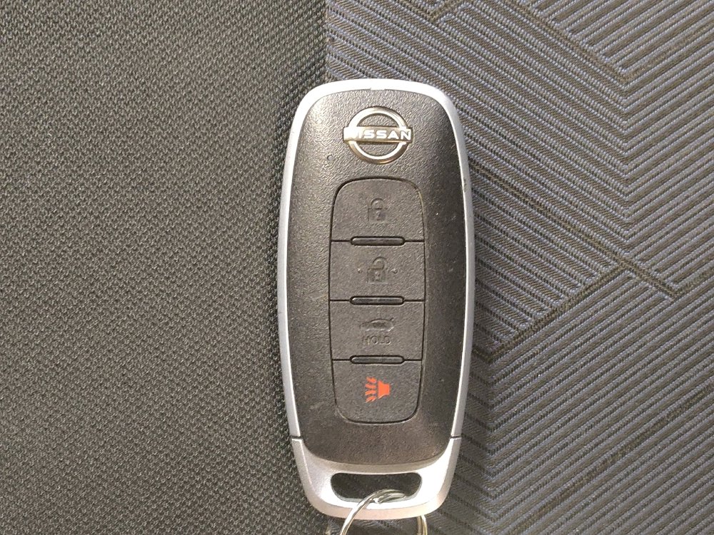 Used 2025 Nissan Versa SV image 32