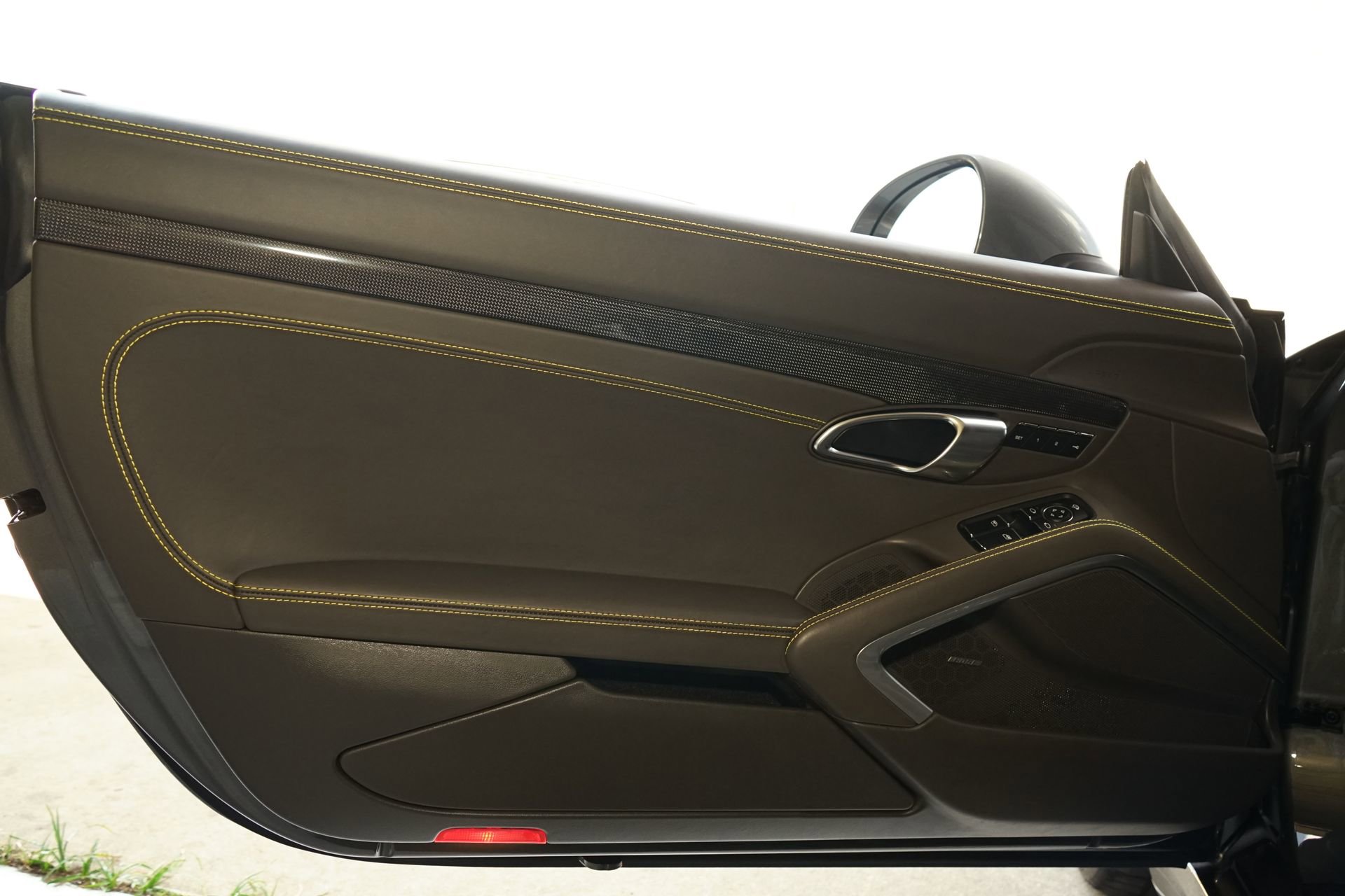 Used 2014 Porsche 911 Turbo S image 21