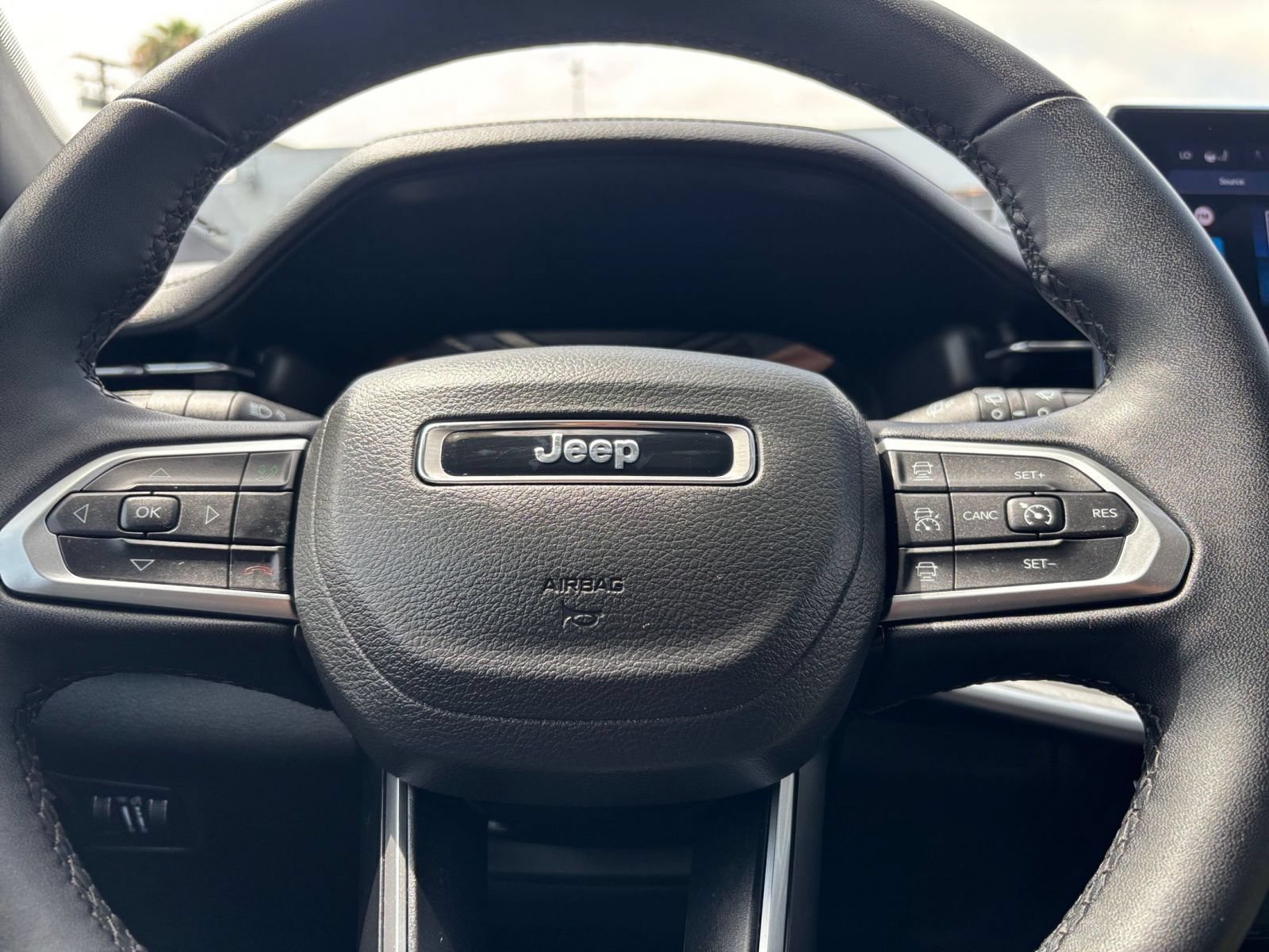 Used 2025 Jeep Compass Limited AWD/4WD image 29