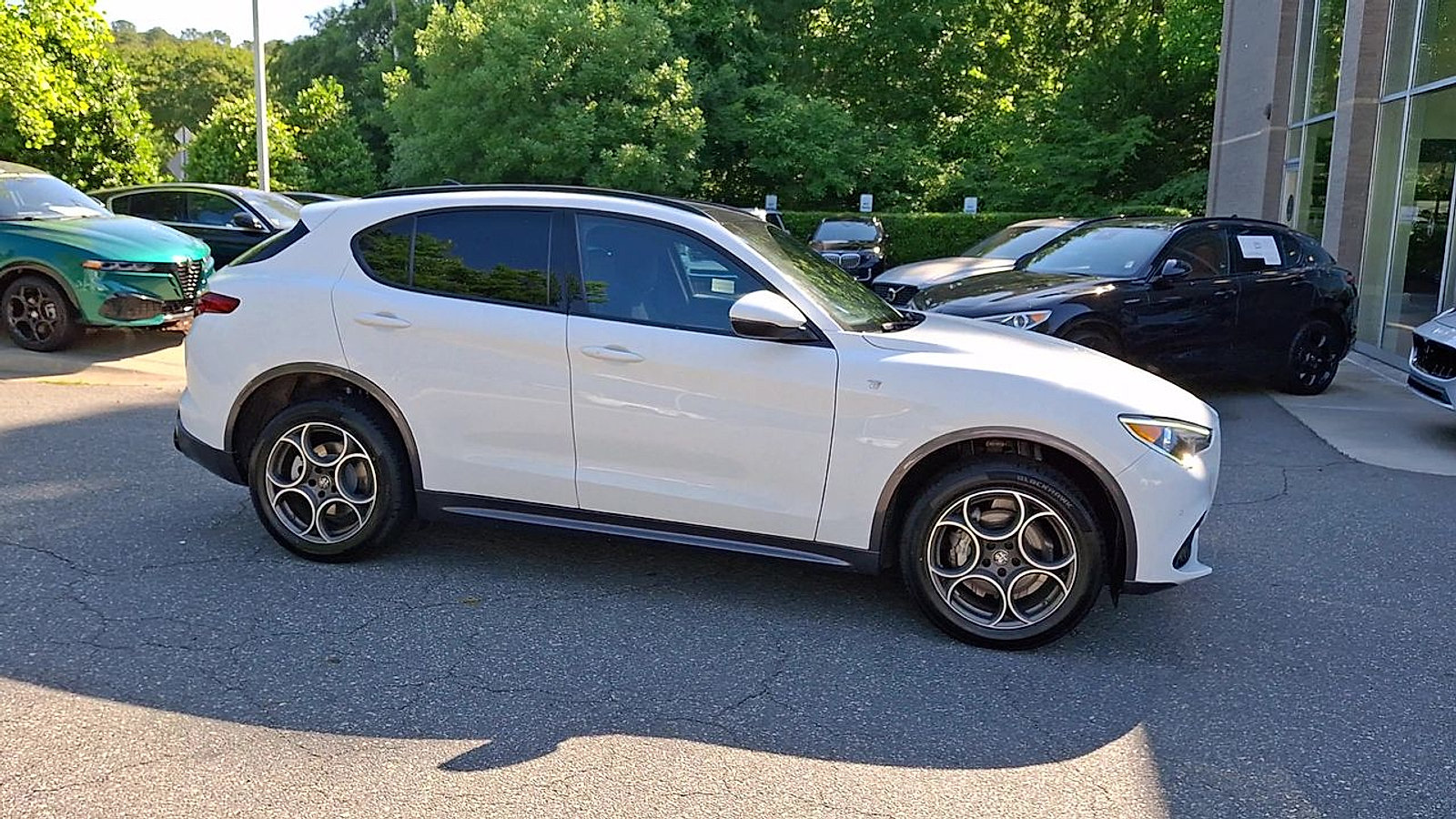 Used 2023 Alfa Romeo Stelvio Ti AWD/4WD image 9