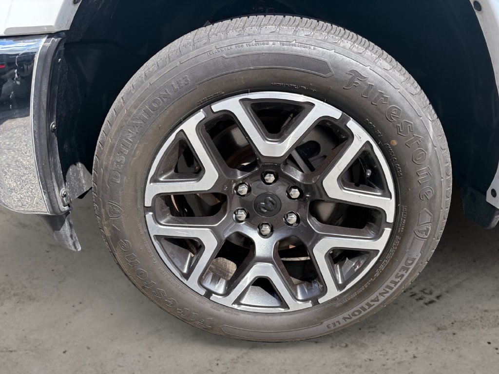 Used 2025 RAM 1500 Laramie AWD/4WD image 14
