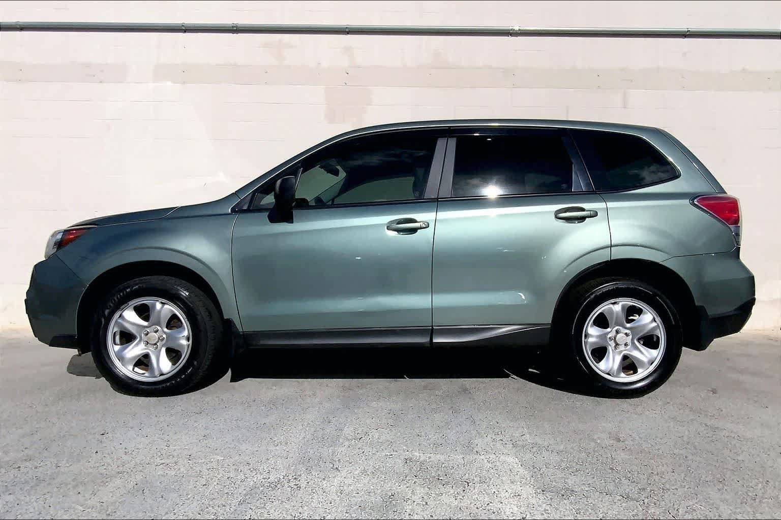 Used 2017 Subaru Forester 2.5i AWD/4WD image 3