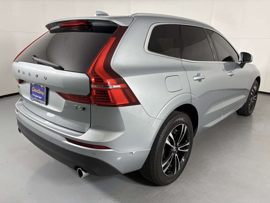 Used 2018 Volvo XC60 T6 Momentum w/ Vision Package image 8
