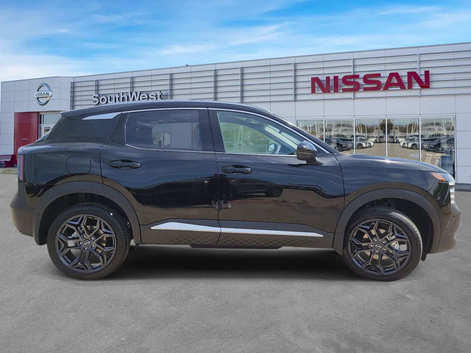 New 2026 Nissan Kicks SR FWD image 5