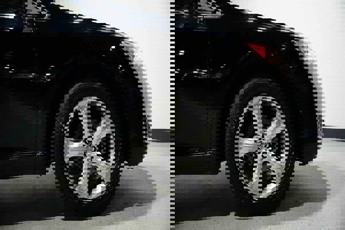 Used 2015 Toyota Venza XLE w/ XLE Premium Package image 4