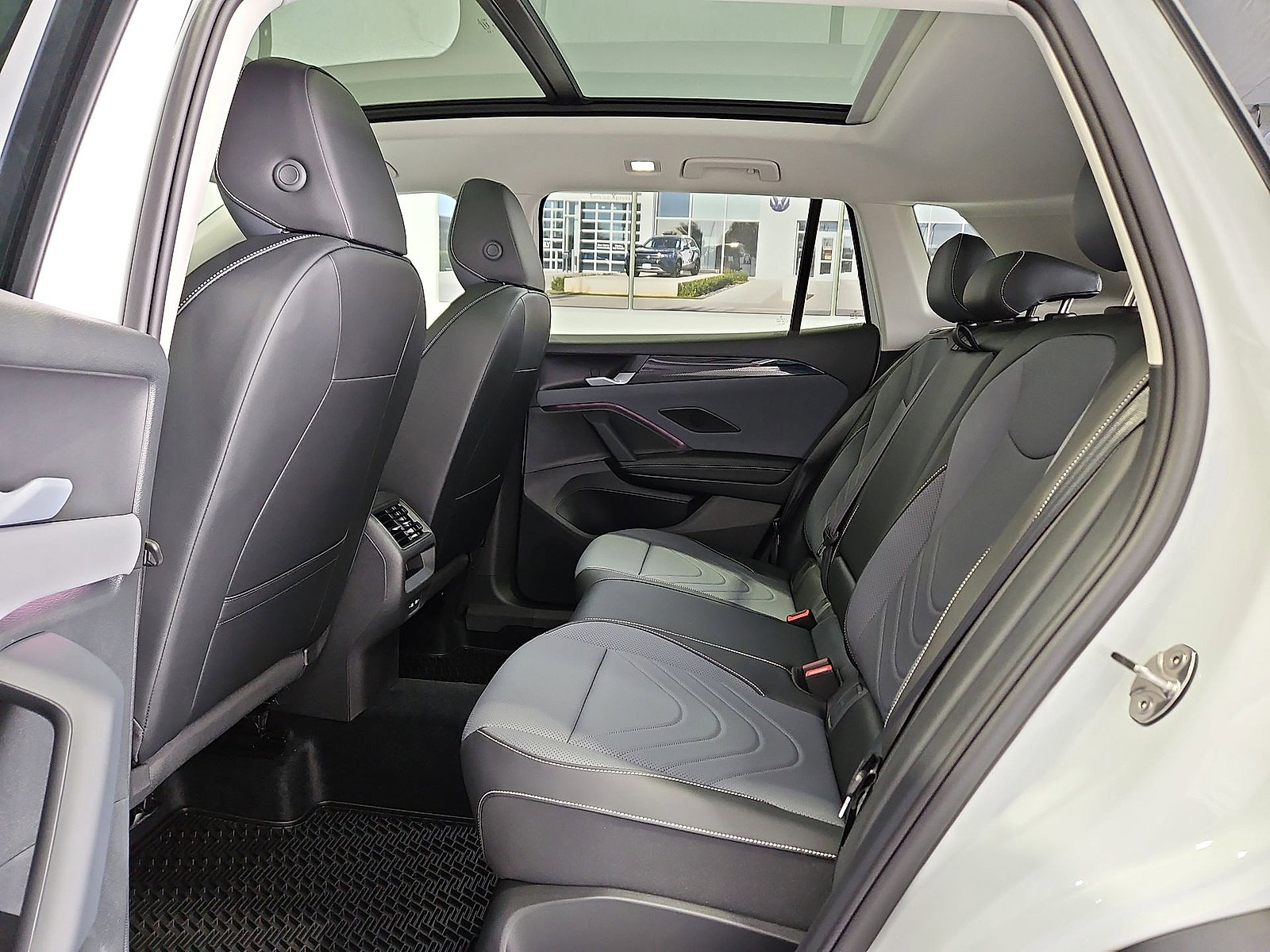 New 2026 Volkswagen Tiguan SE FWD image 14