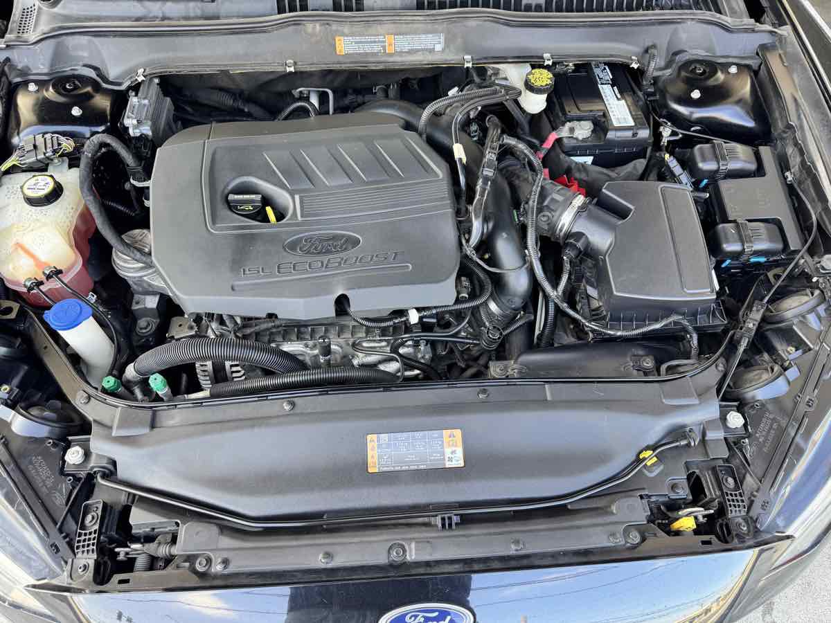 Used 2017 Ford Fusion SE w/ Fusion SE Technology Package FWD image 19