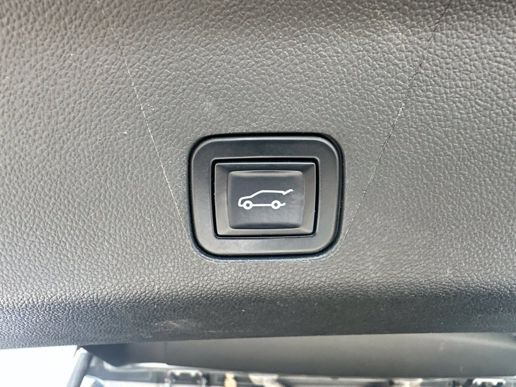 Used 2022 Chevrolet Suburban RST w/ Sport Performance Package AWD/4WD image 27