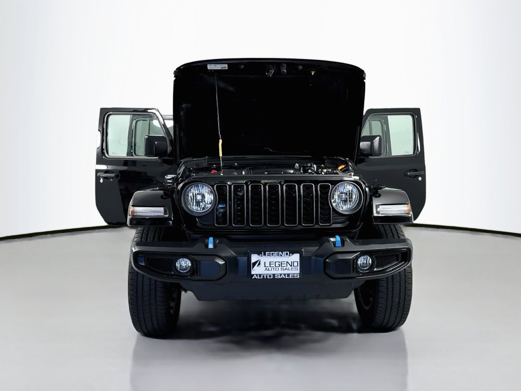 Used 2024 Jeep Wrangler Unlimited w/ Convenience Group AWD/4WD image 19