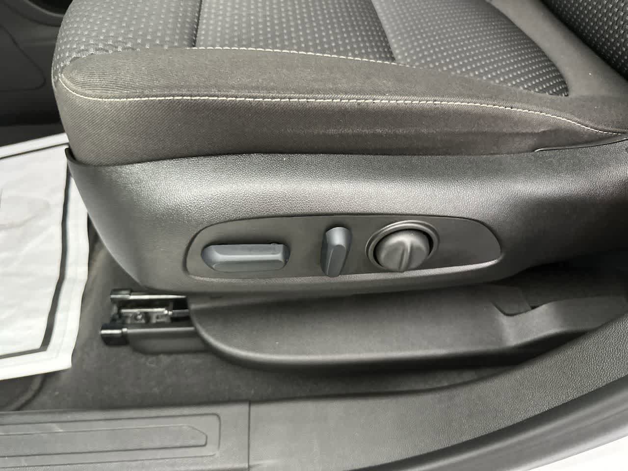 Used 2023 GMC Acadia SLE w/ Driver Convenience Package FWD image 23