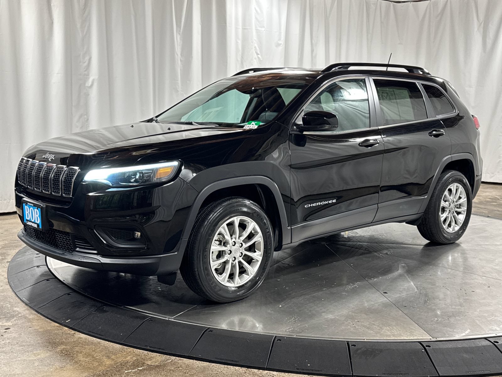 Used 2022 Jeep Cherokee Latitude Lux w/ Mopar Interior Package AWD/4WD image 1