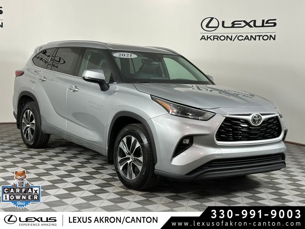 Used 2021 Toyota Highlander XLE AWD/4WD image 1