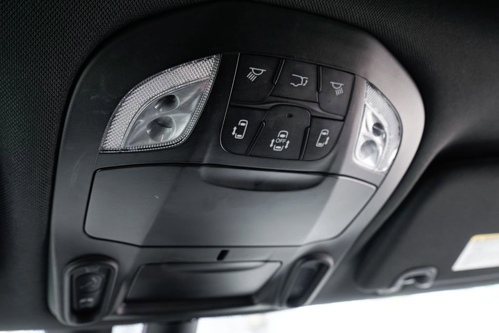 Used 2022 Chrysler Pacifica Limited w/ S Appearance Package FWD image 28