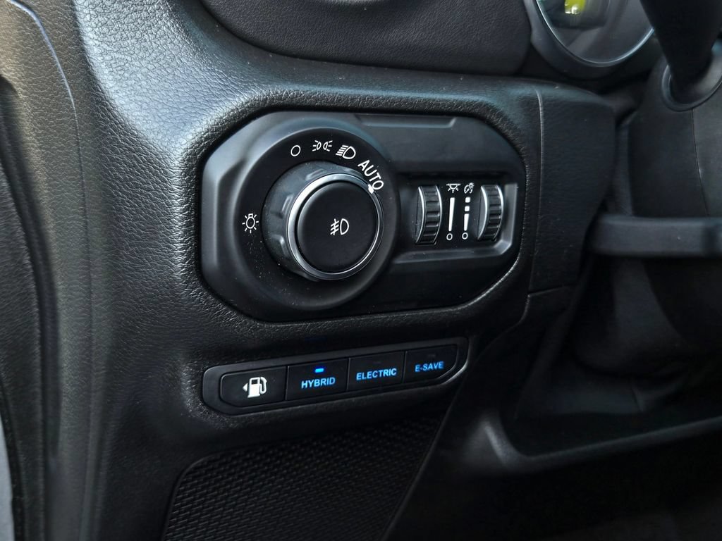 Used 2021 Jeep Wrangler Unlimited Sahara AWD/4WD image 19