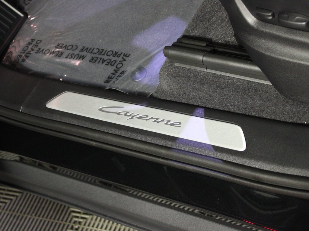 New 2026 Porsche Cayenne image 19