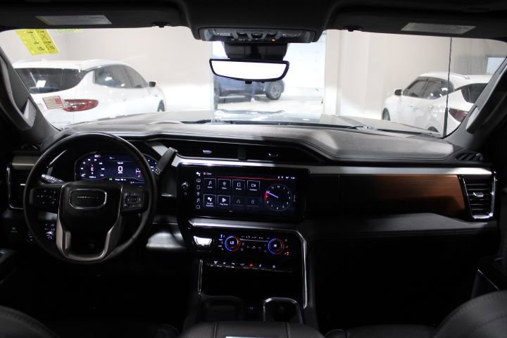 Used 2025 GMC Sierra 2500 Denali image 2