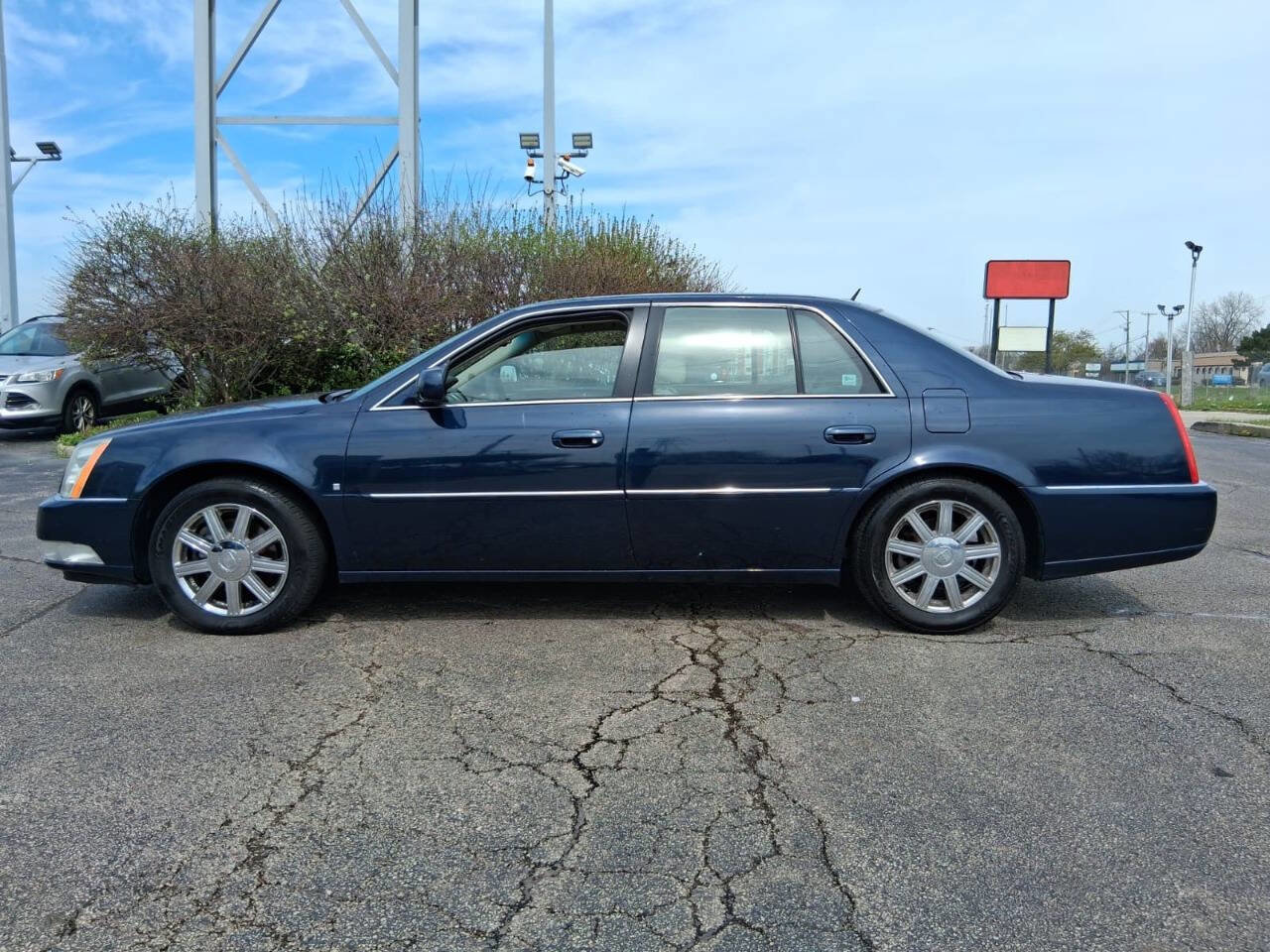 Used 2007 Cadillac DTS Luxury II image 4