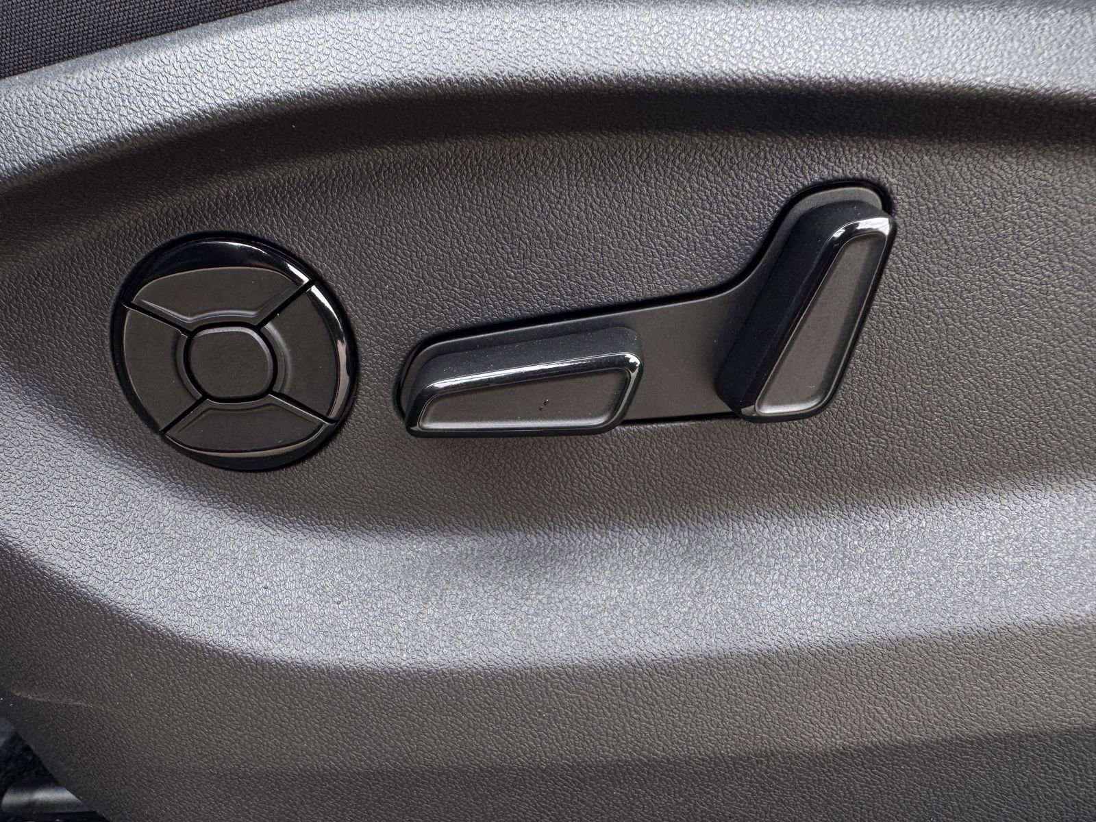 New 2026 Volkswagen Tiguan SE R-Line image 26