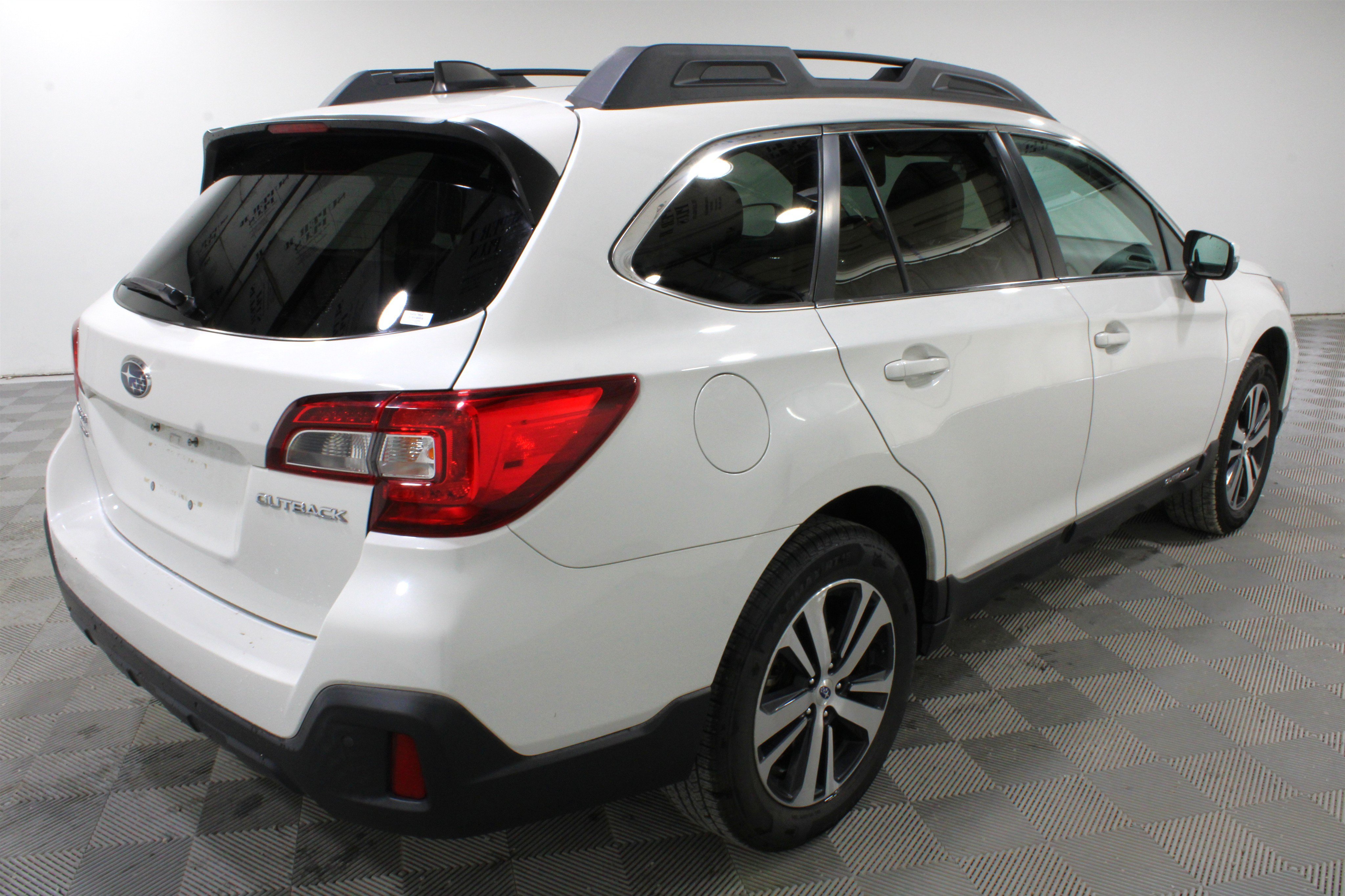 Used 2018 Subaru Outback 2.5i Limited AWD/4WD image 28