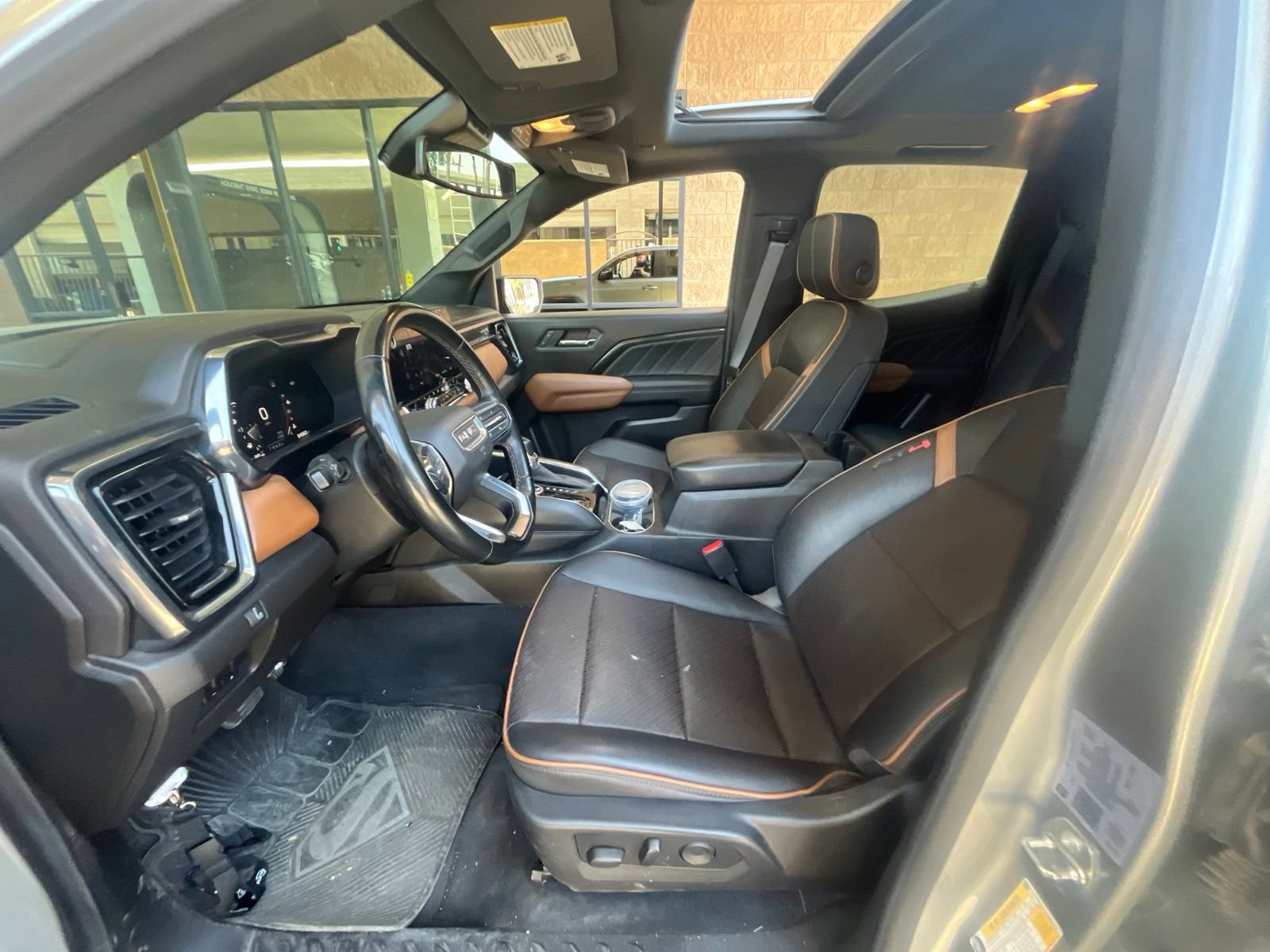 Used 2023 GMC Canyon AT4 w/ AT4 Premium Package AWD/4WD image 9