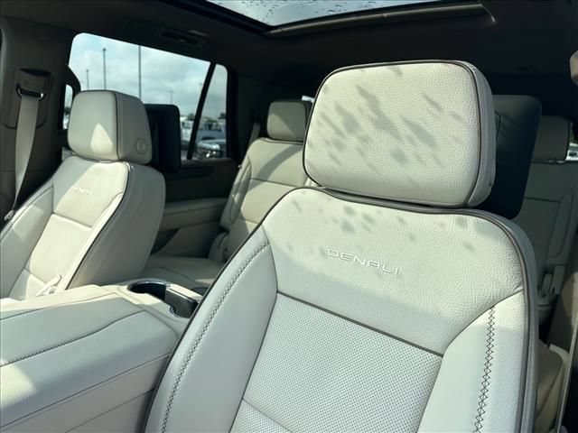 New 2026 GMC Yukon Denali w/ Denali Reserve Package AWD/4WD image 31