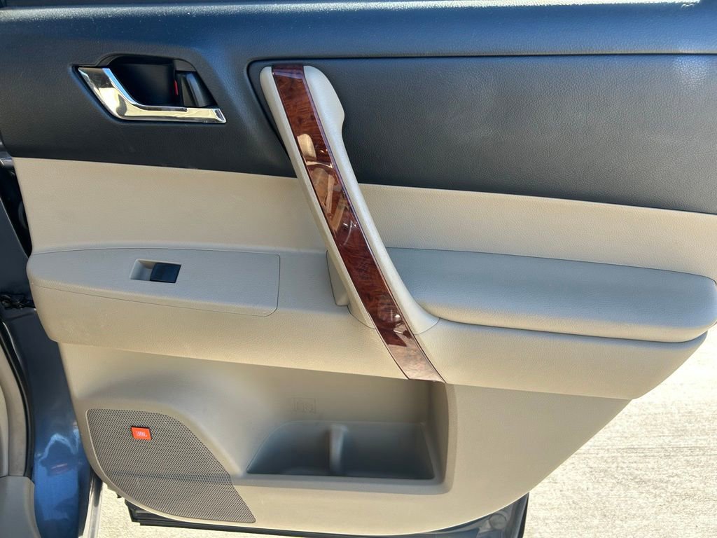 Used 2011 Toyota Highlander Limited image 30