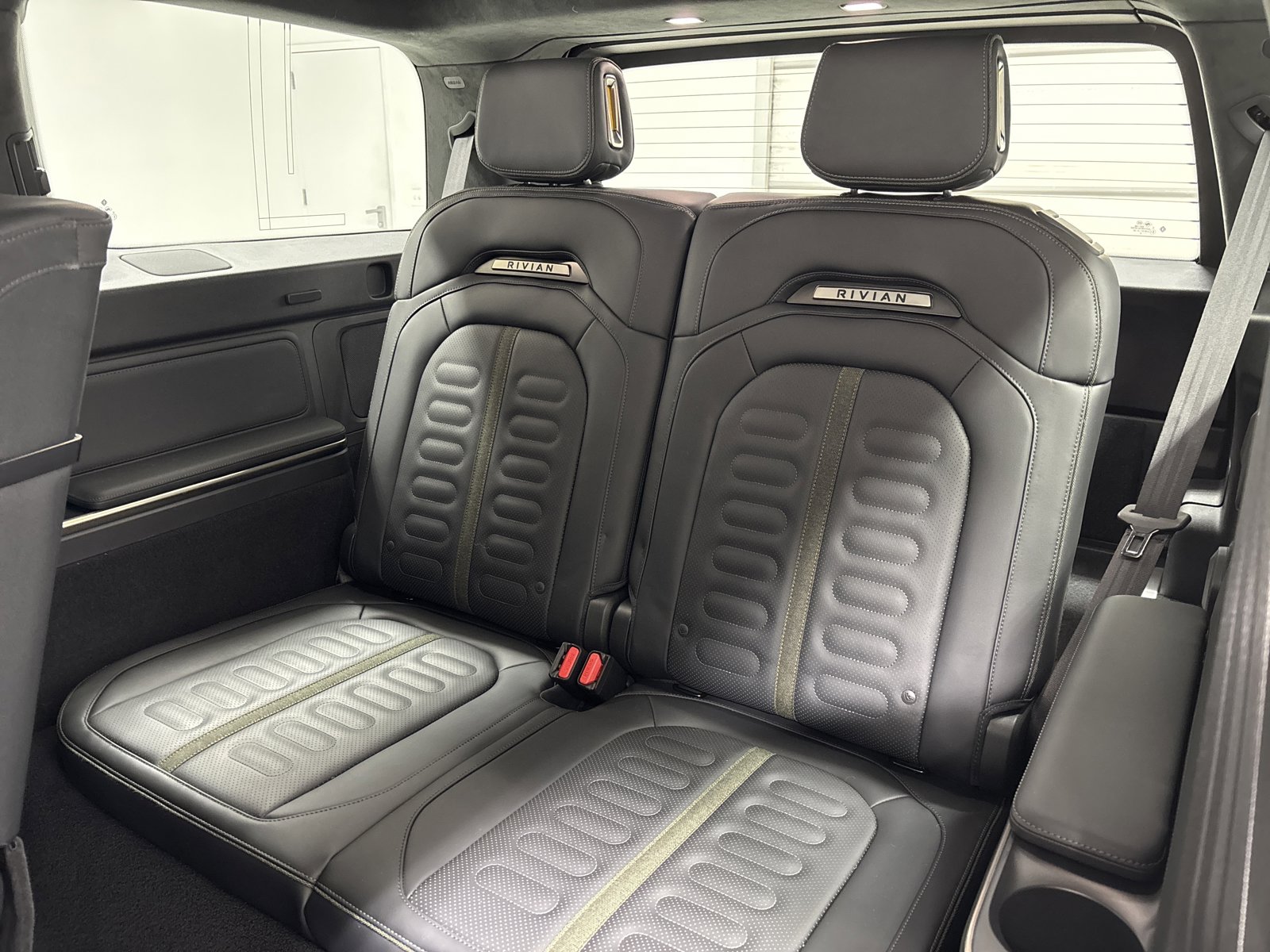 Used 2024 Rivian R1S Adventure AWD/4WD image 25