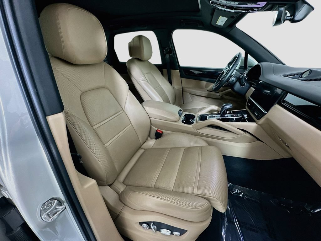 Used 2021 Porsche Cayenne AWD/4WD image 30