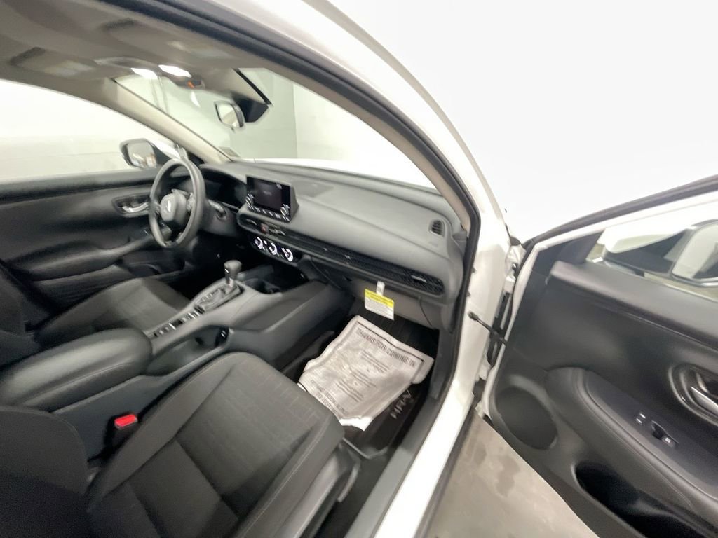 Used 2025 Honda HR-V LX image 26