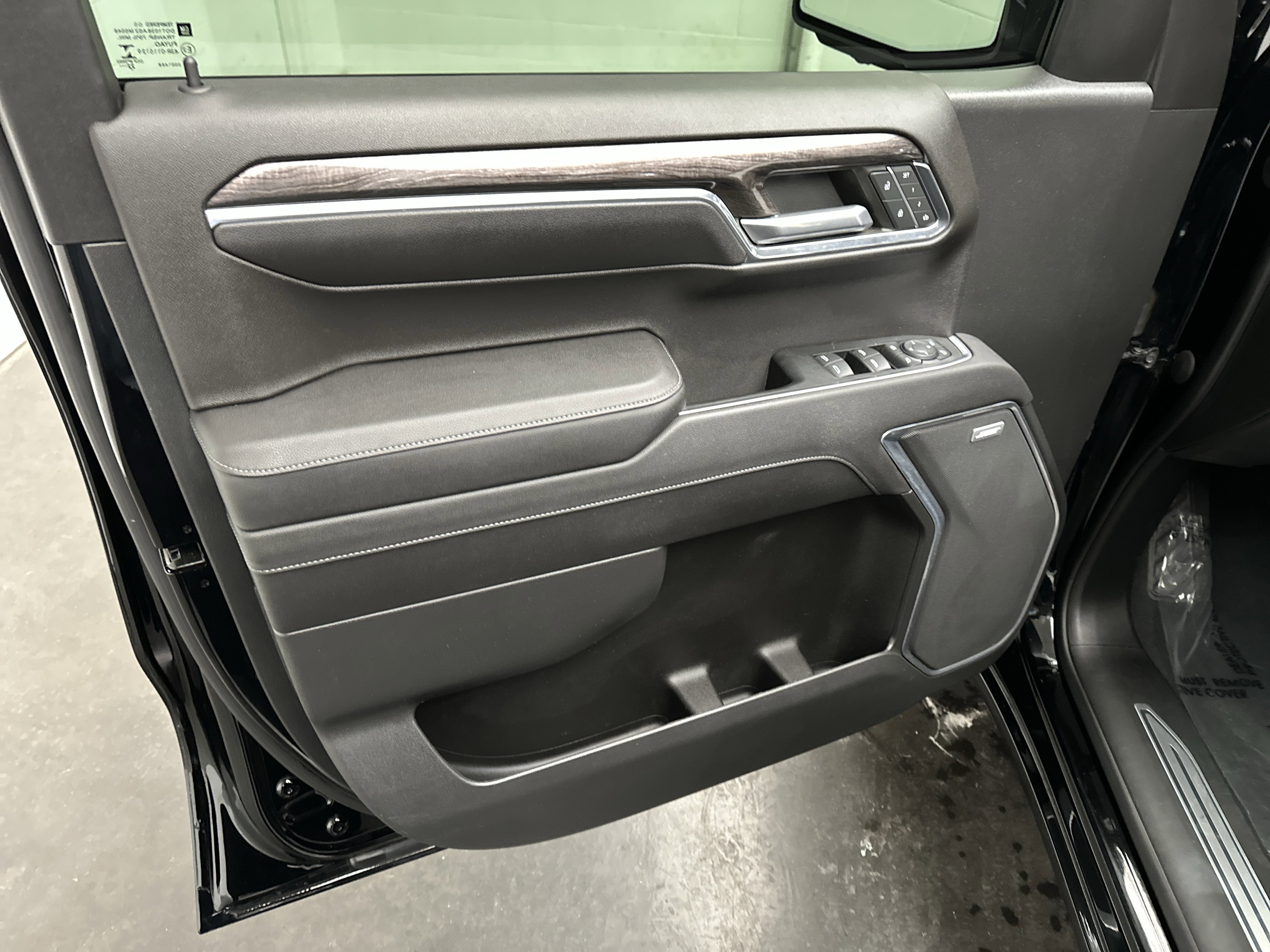 Used 2023 Chevrolet Silverado 1500 LTZ AWD/4WD image 22