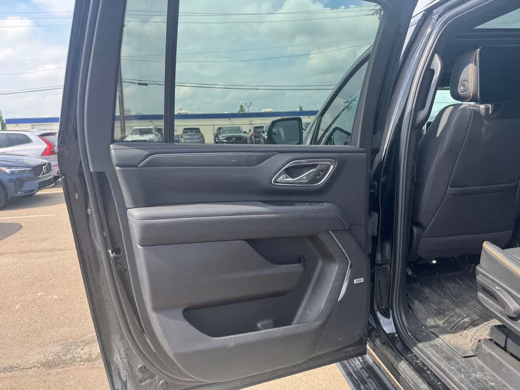 Used 2024 GMC Yukon XL AT4 w/ AT4 Premium Plus Package AWD/4WD image 15