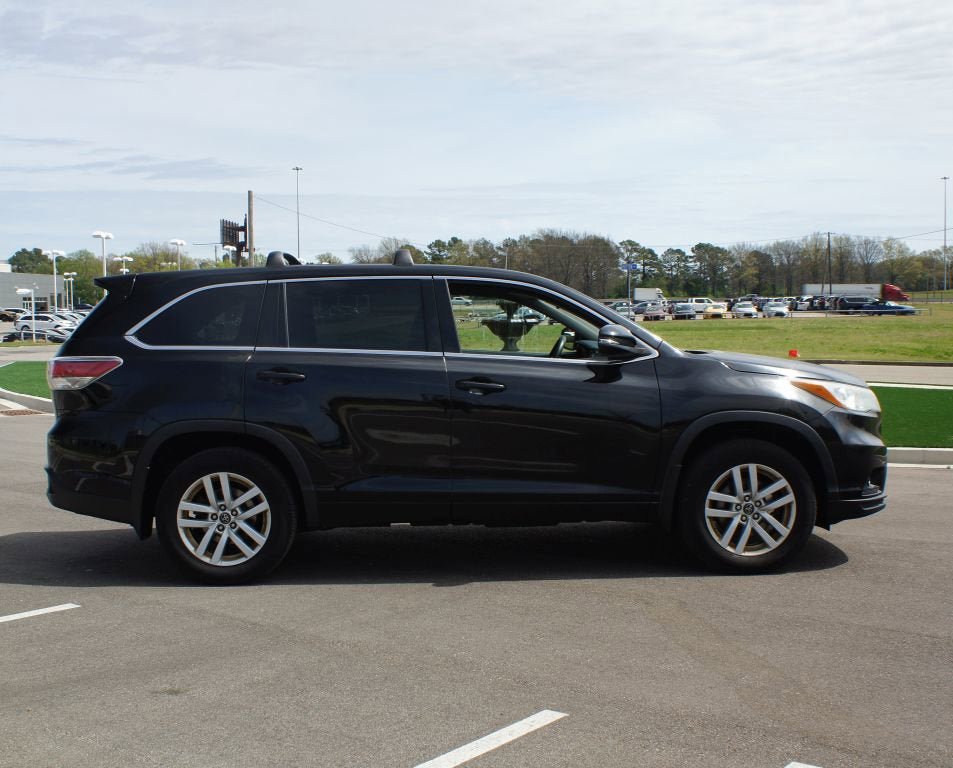 Used 2016 Toyota Highlander LE AWD/4WD image 20