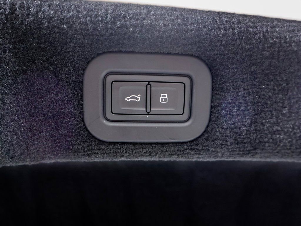 Used 2024 Bentley Flying Spur V8 image 53