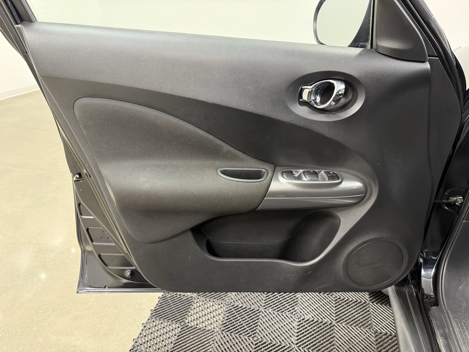 Used 2011 Nissan Juke SV w/ Interior Illumination Pkg image 10