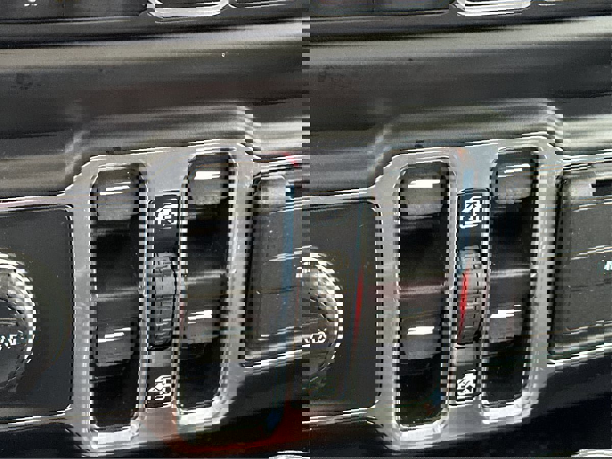 Used 2023 Jeep Gladiator Overland image 39