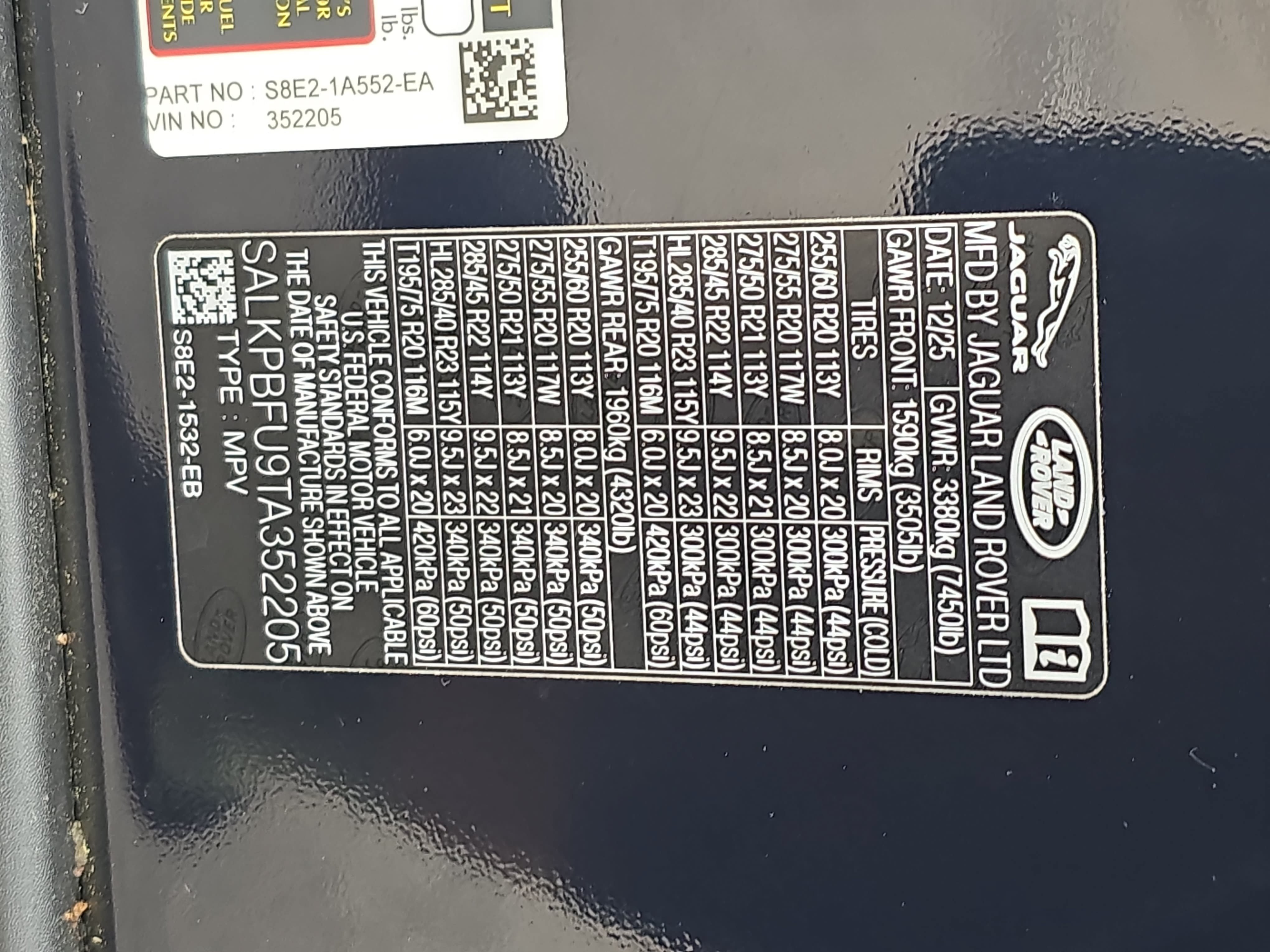 Certified 2026 Land Rover Range Rover Long Wheelbase SE AWD/4WD image 37