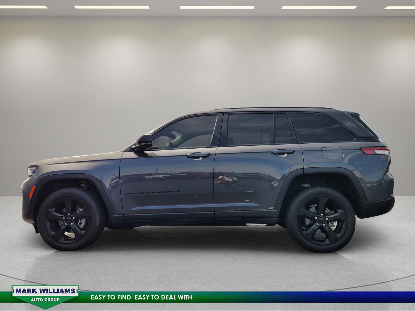 Used 2023 Jeep Grand Cherokee Altitude AWD/4WD image 7