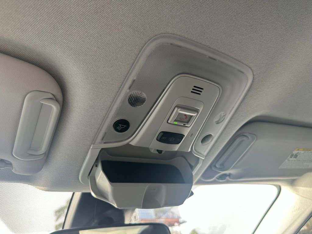 Used 2022 Toyota Prius LE image 73