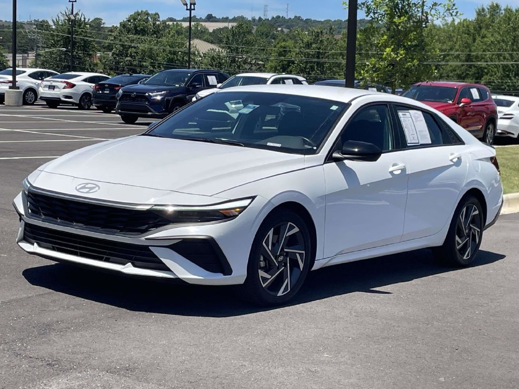 Used 2025 Hyundai Elantra Sport FWD image 7