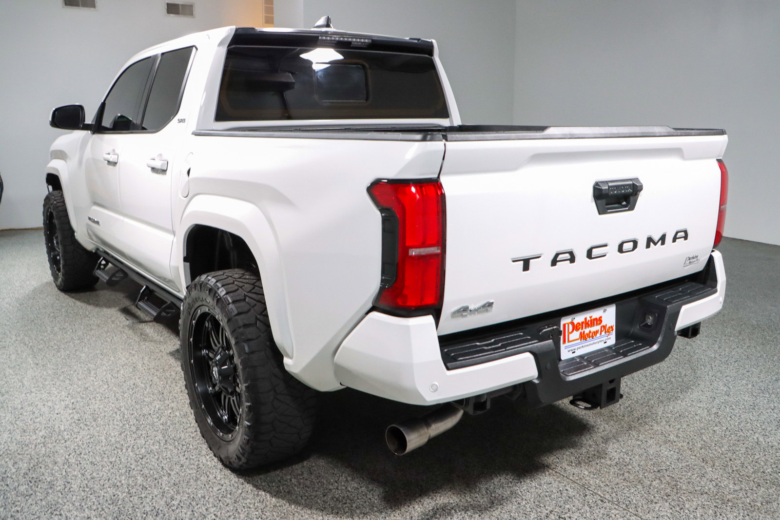 Used 2024 Toyota Tacoma SR5 image 9