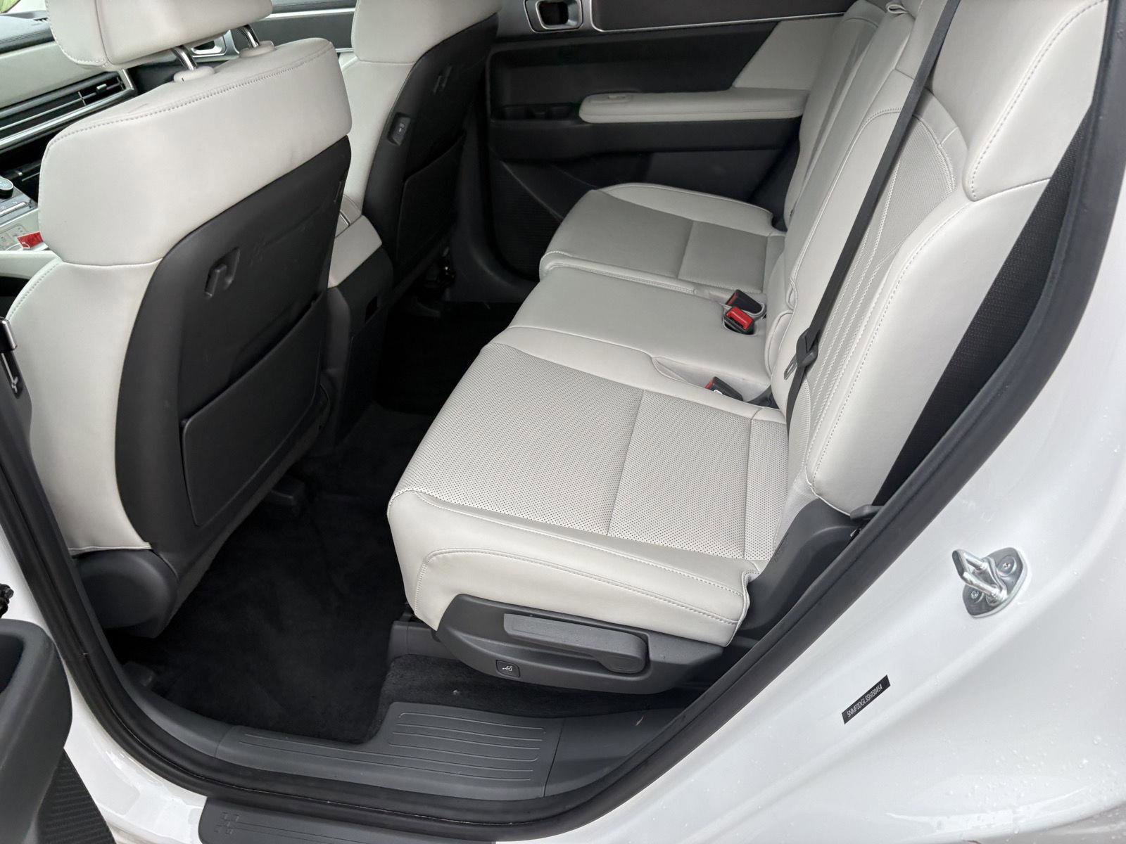 Used 2025 Hyundai Santa Fe SEL AWD/4WD image 15