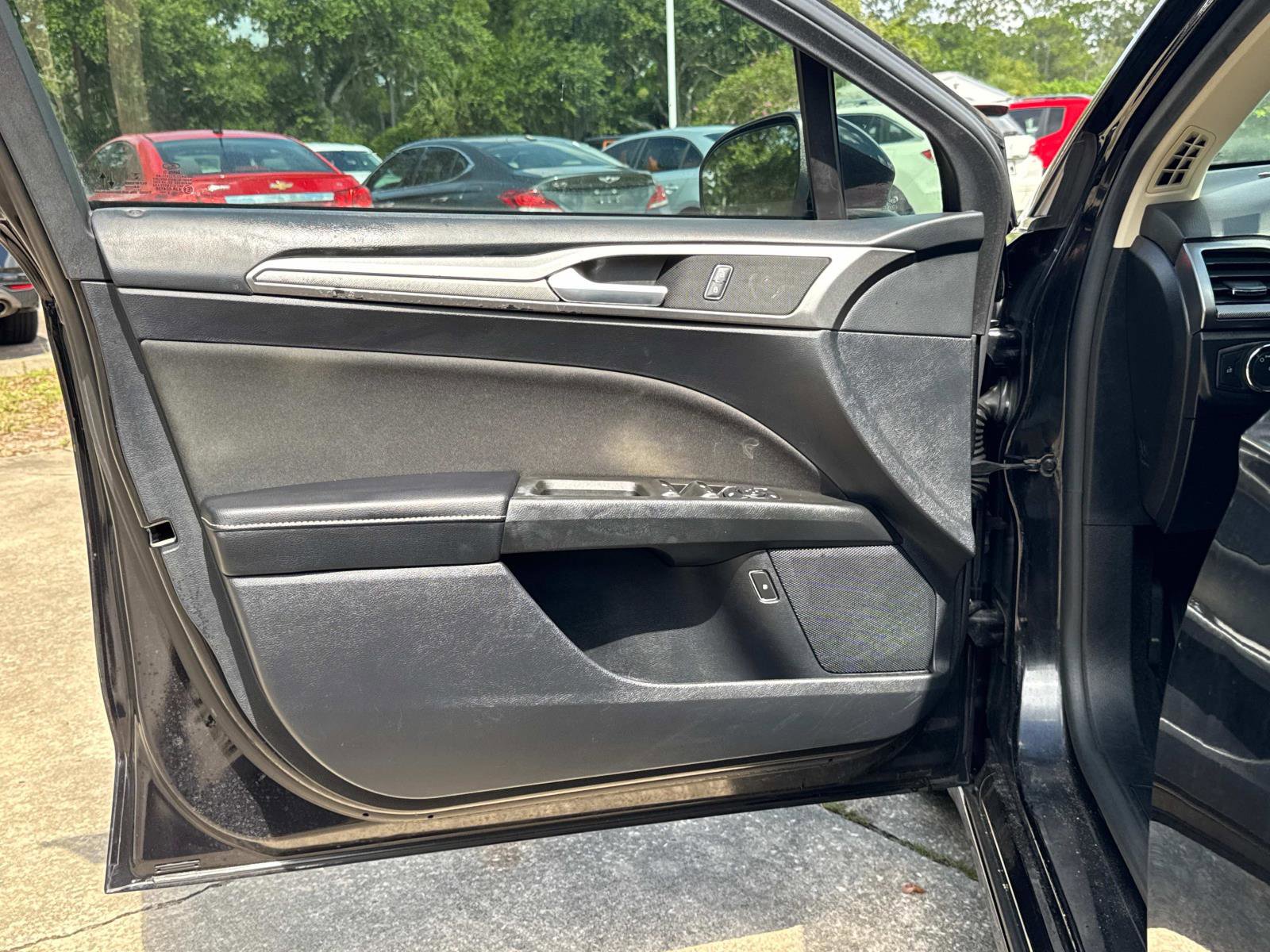 Used 2020 Ford Fusion SE image 15