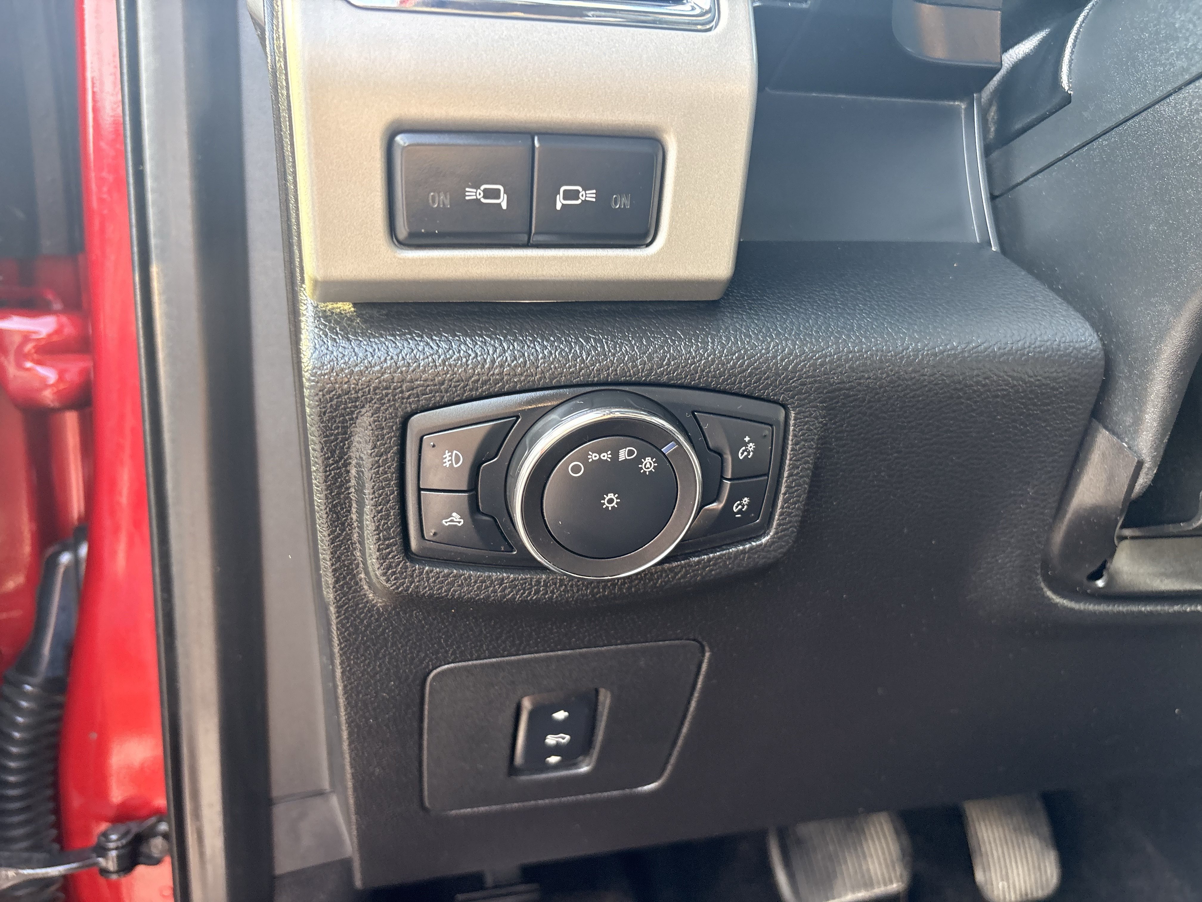 Used 2015 Ford F150 Lariat w/ Equipment Group 501A Mid AWD/4WD image 12