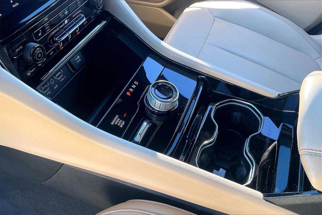 Used 2023 Jeep Grand Cherokee Limited w/ Black Appearance Package image 31